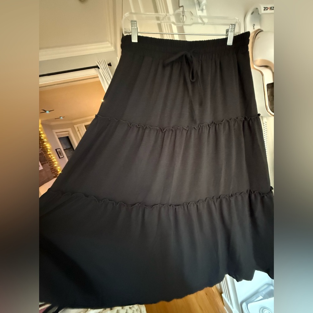 NWT Cueply Black Tiered Skirt, Sz Large - Picture 2 of 7